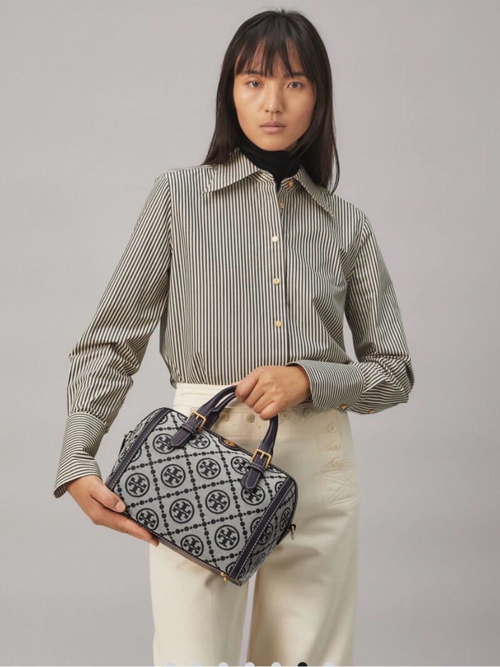 Tory Burch T Monogram
Jacquard Barrel Bag